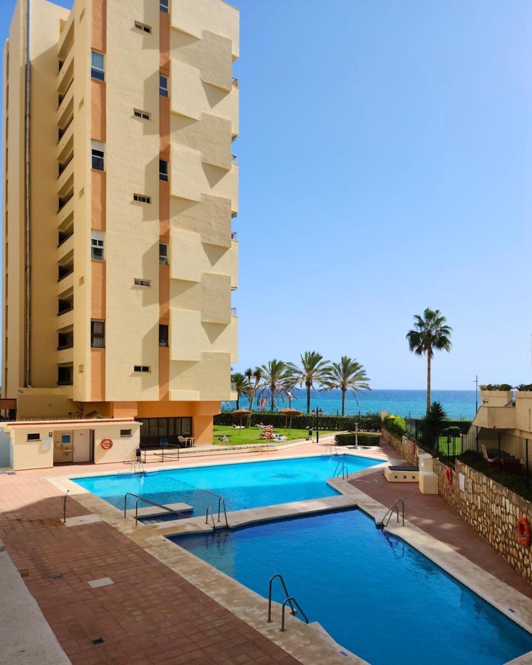 Sea View 2Br Beachfront & Cozy Balcony Marbella Marbella